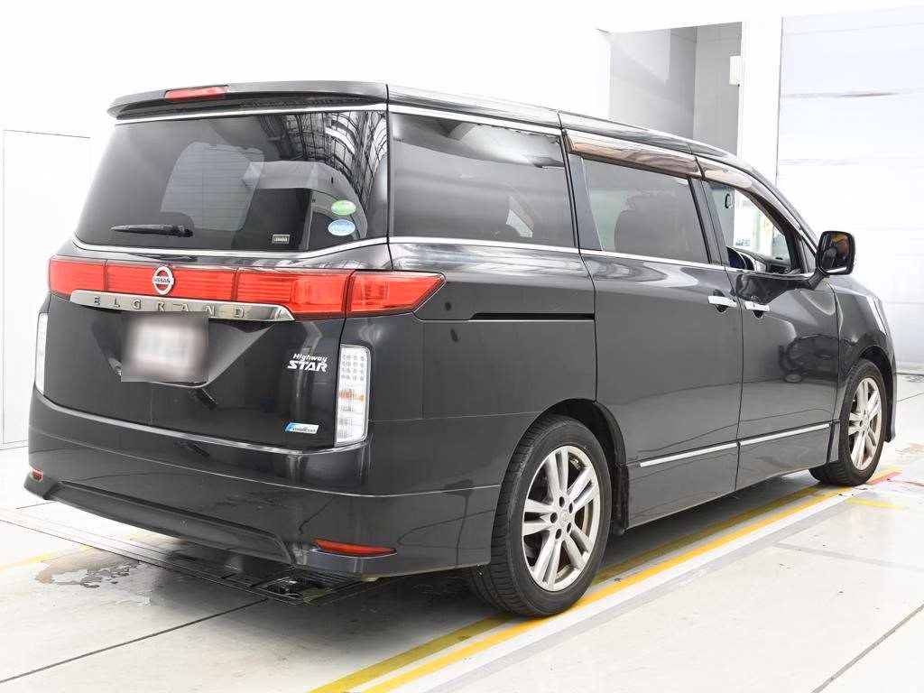 NISSAN ELGRAND