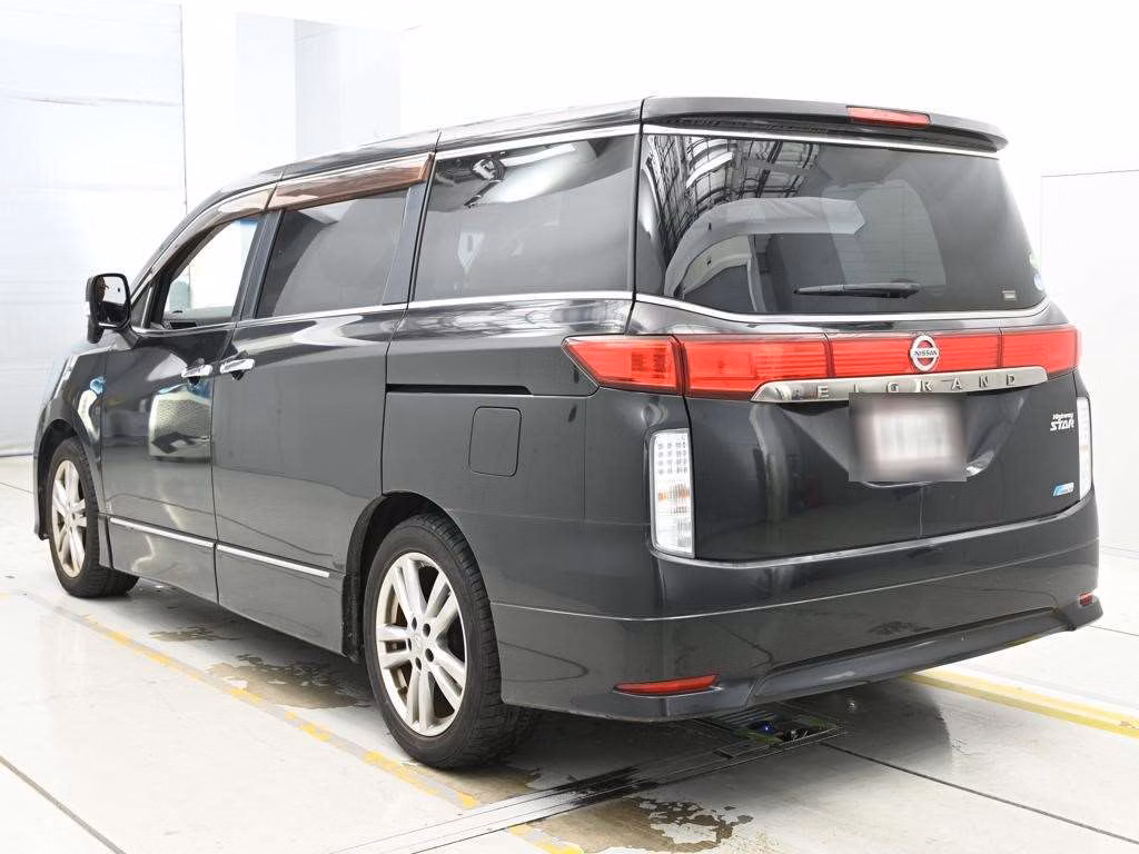 NISSAN ELGRAND