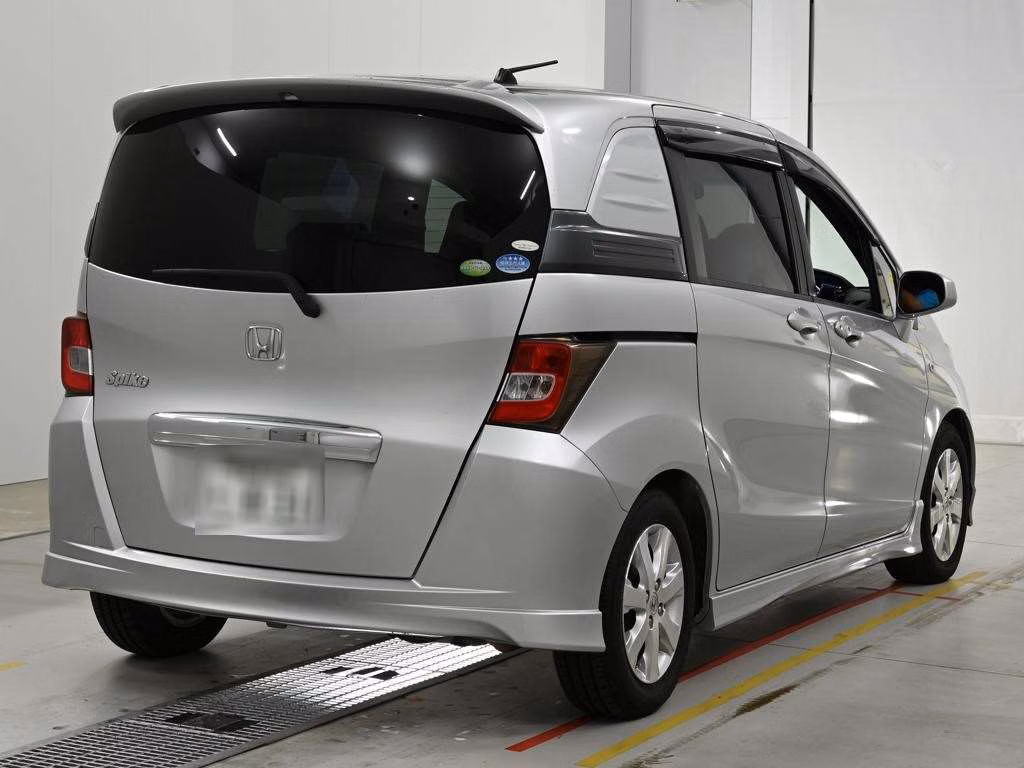 HONDA FREED SPIKE