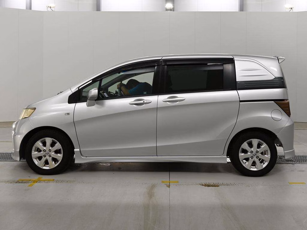 HONDA FREED SPIKE