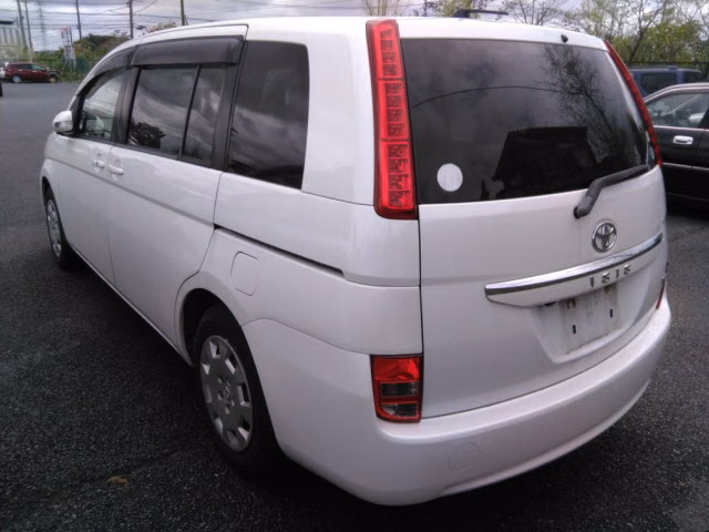 TOYOTA ISIS