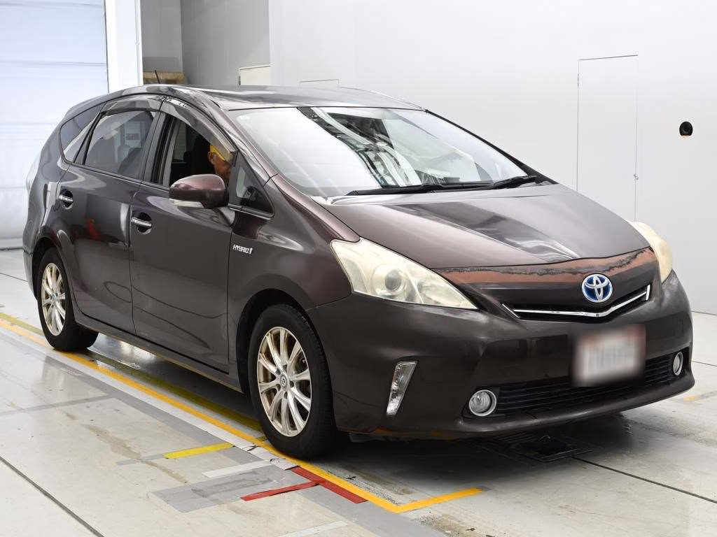 TOYOTA PRIUS ALPHA