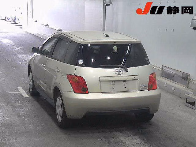 TOYOTA IST