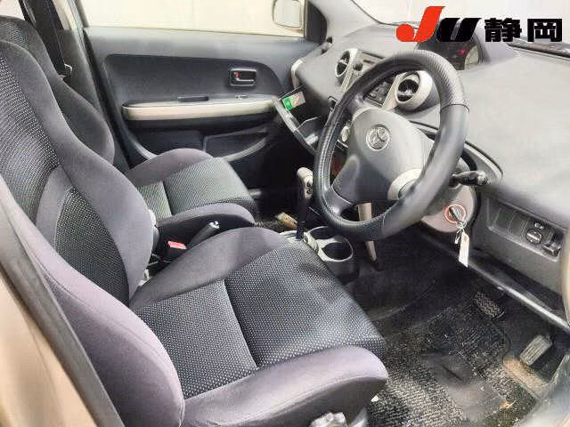 TOYOTA IST
