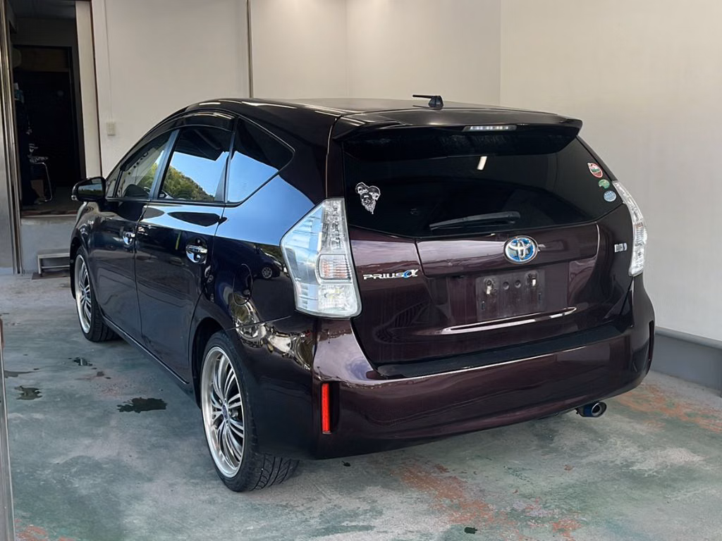 TOYOTA PRIUS ALPHA