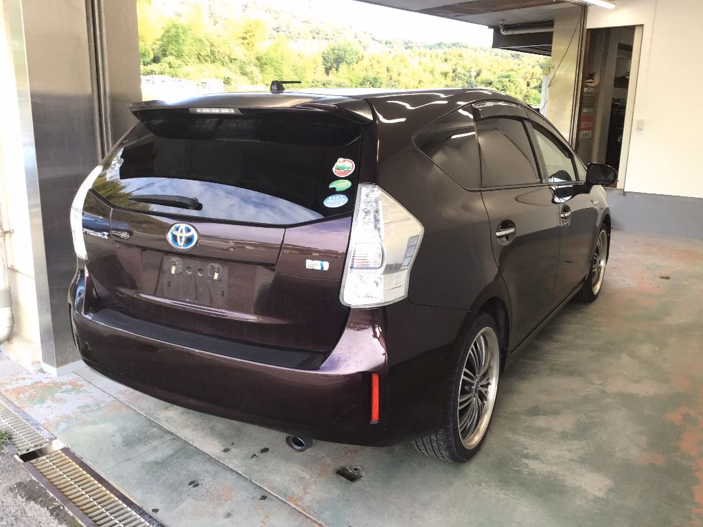 TOYOTA PRIUS ALPHA