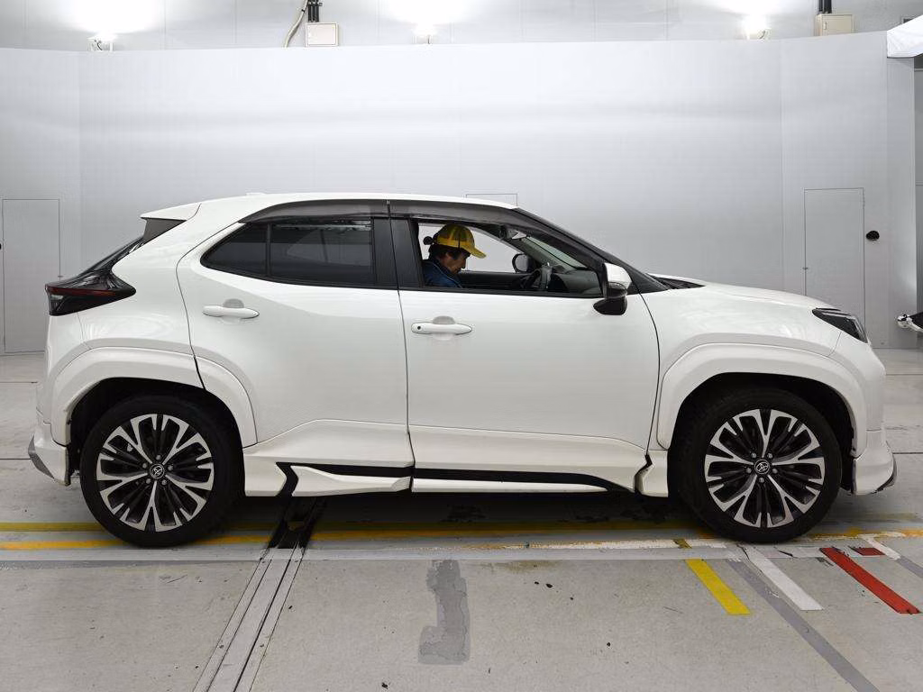 TOYOTA YARIS CROSS