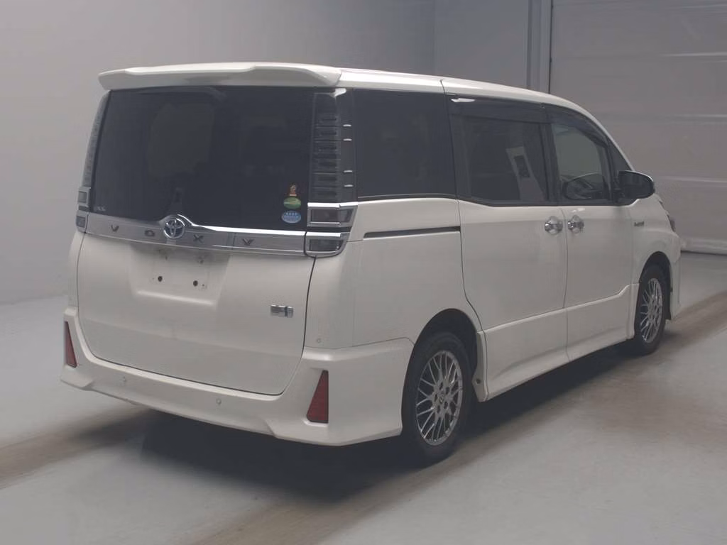 TOYOTA VOXY
