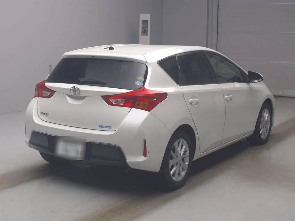 TOYOTA AURIS