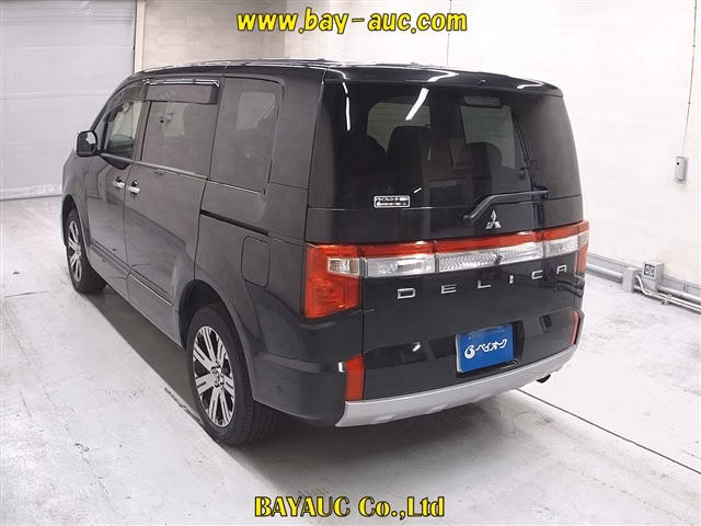 Mitsubishi Delica D:5