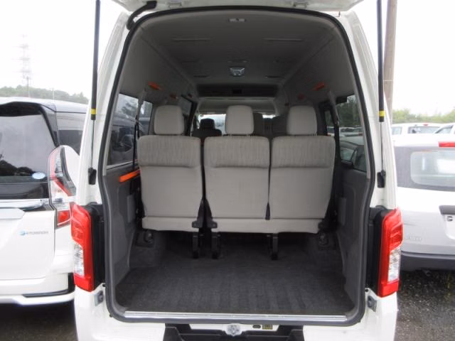 NISSAN NV350 CARAVAN