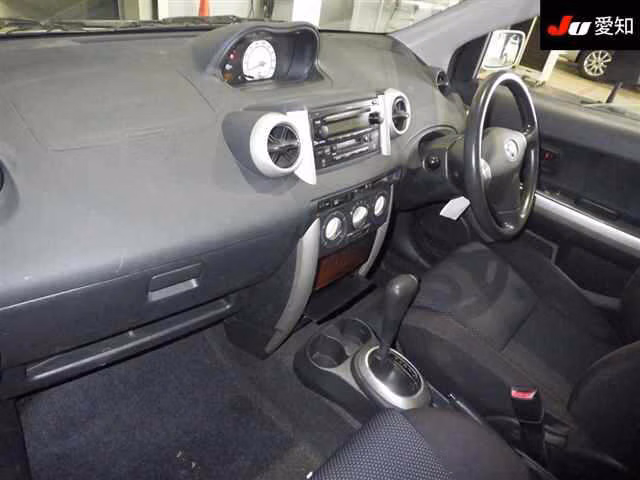 TOYOTA IST