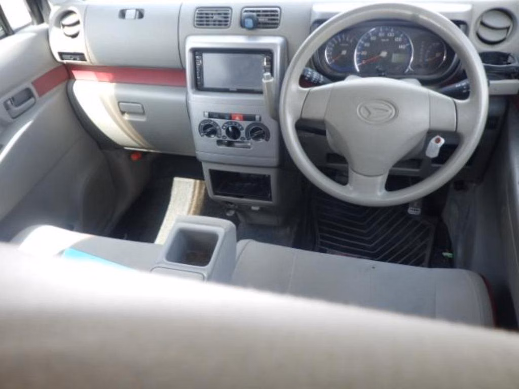 DAIHATSU MOVE CONTE