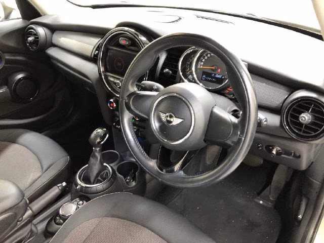 MINI HATCH