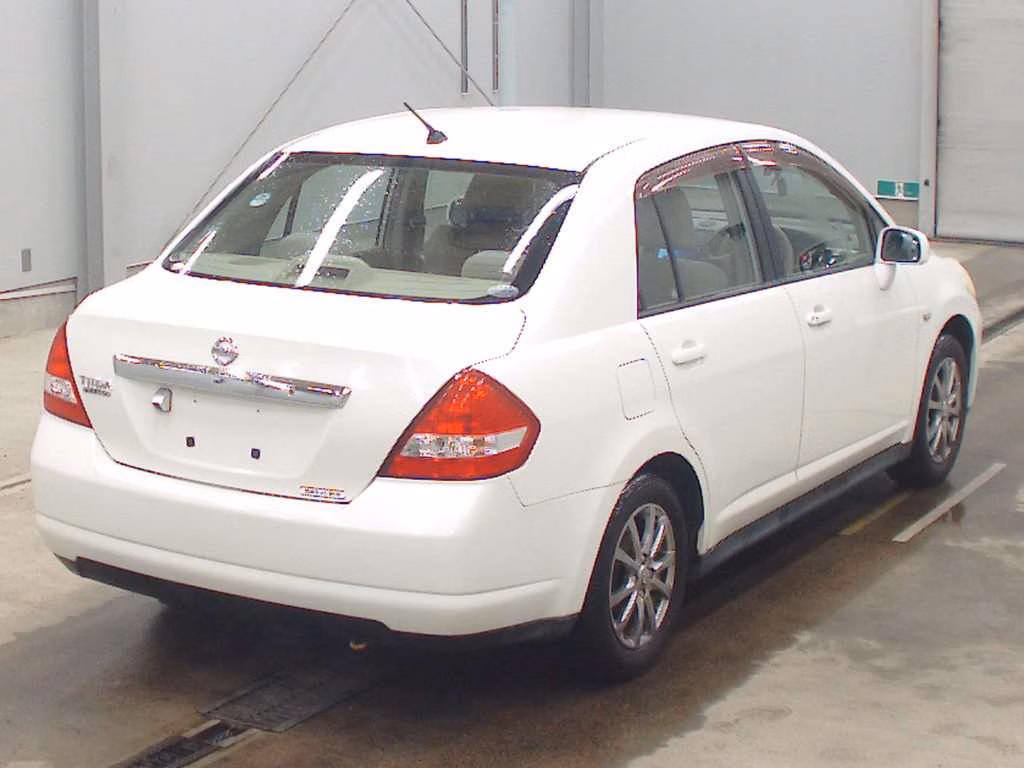 NISSAN TIIDA LATIO