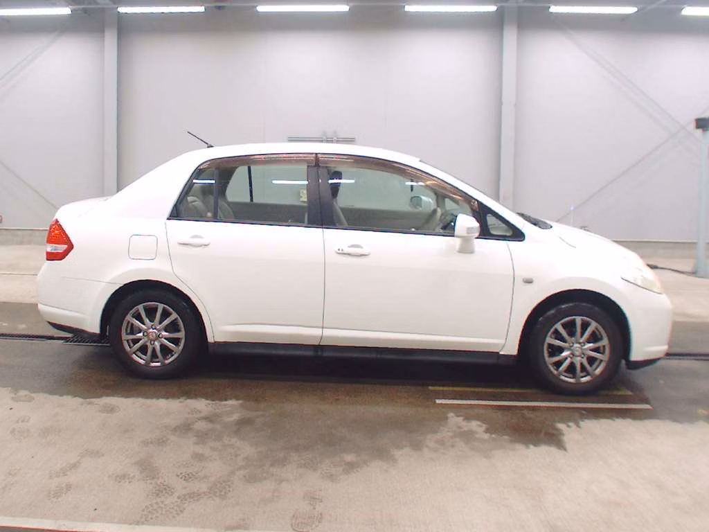 NISSAN TIIDA LATIO