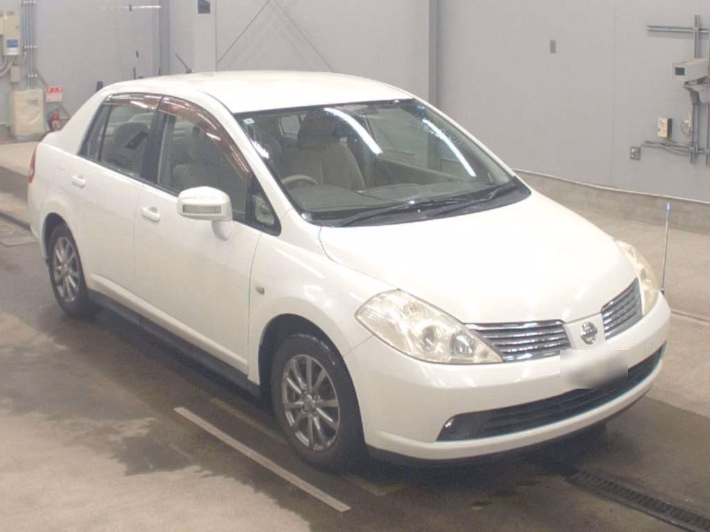 NISSAN TIIDA LATIO