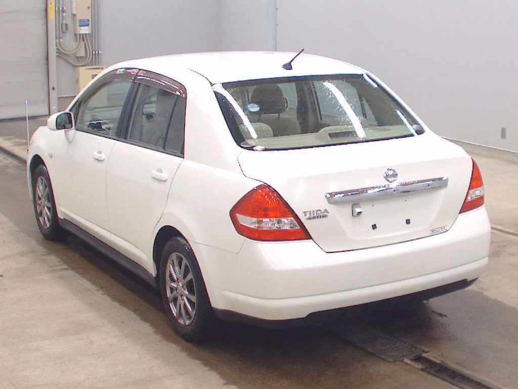 NISSAN TIIDA LATIO