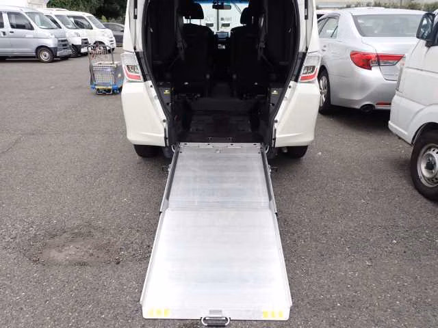 HONDA FREED SPIKE