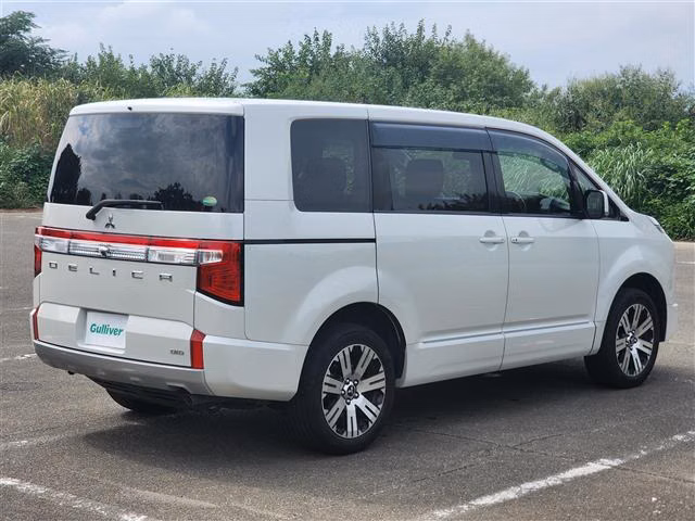 Mitsubishi Delica D:5