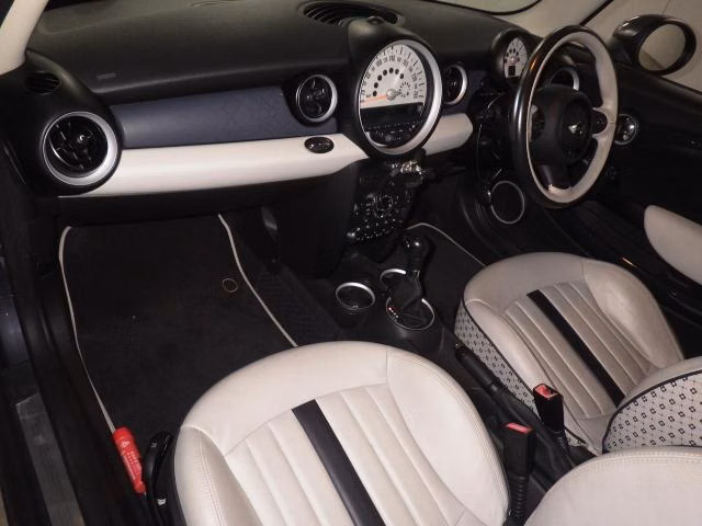 MINI HATCH