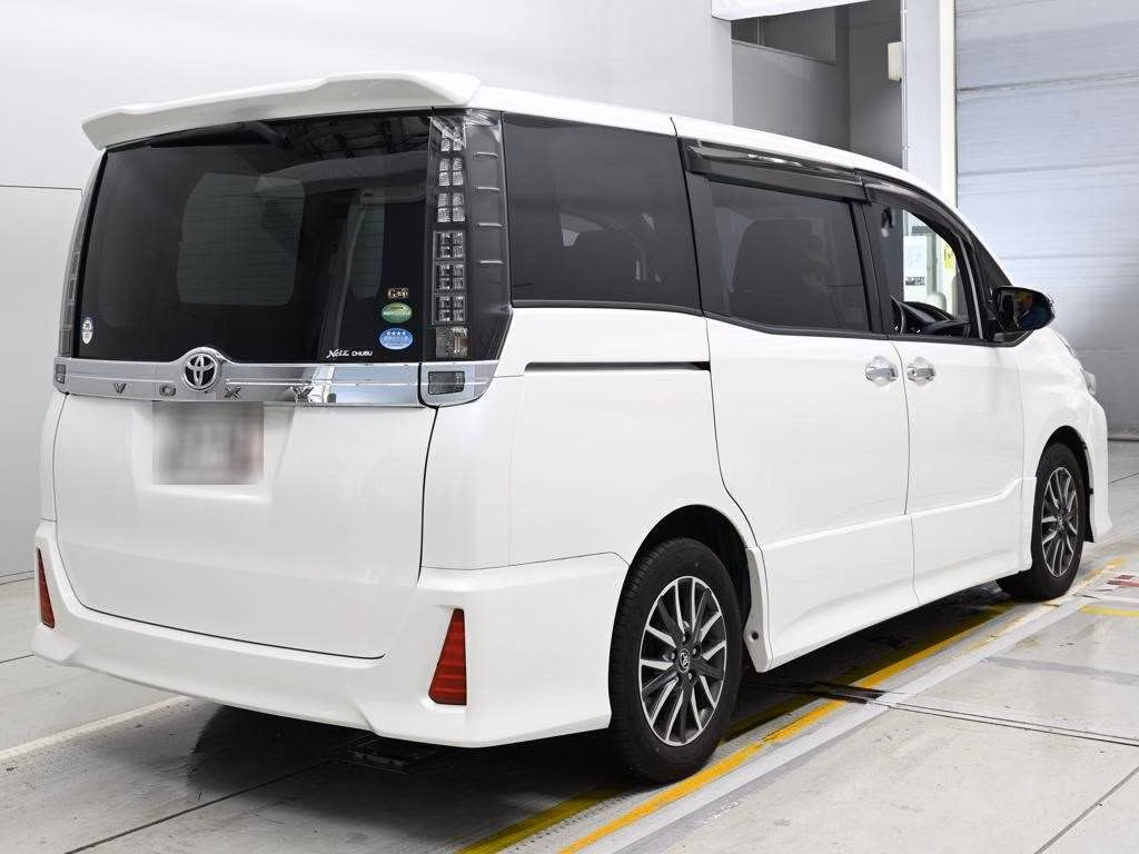 TOYOTA VOXY