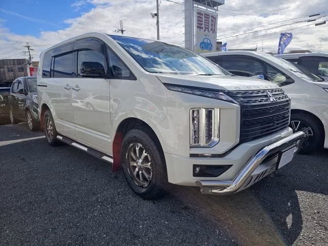 Mitsubishi Delica D:5