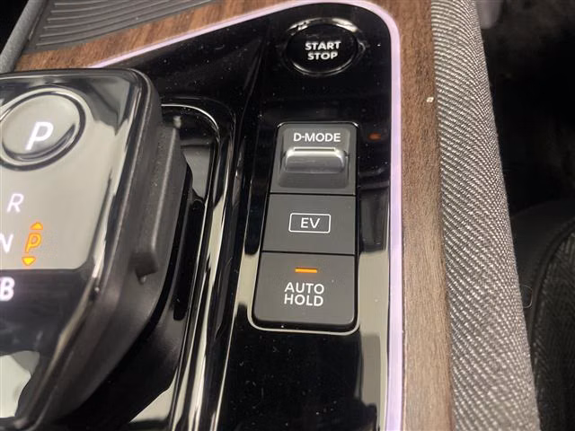 Nissan Aura