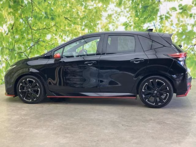 Nissan Aura