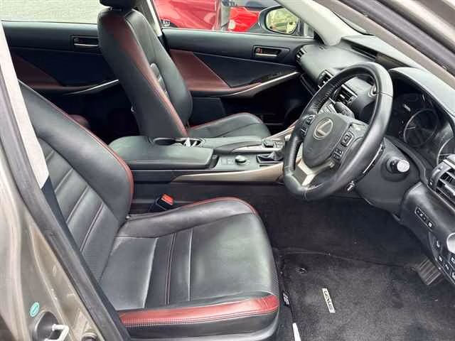 Lexus IS300h