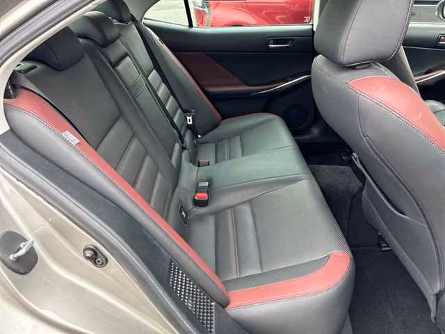 Lexus IS300h