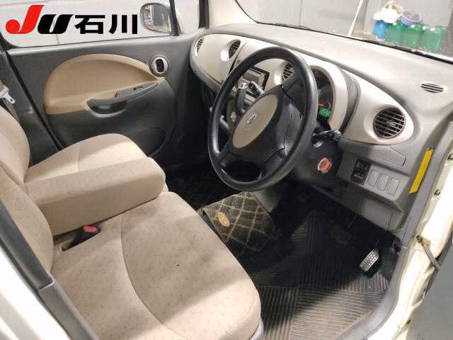 DAIHATSU MOVE LATTE