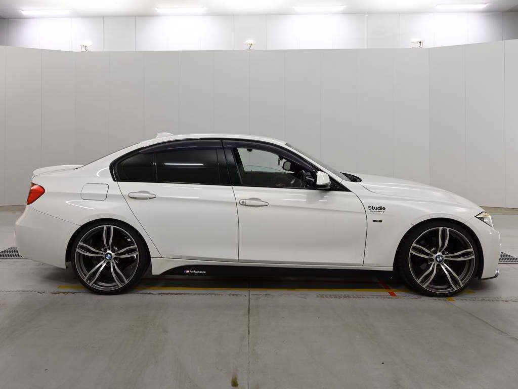 BMW 3-SERIES