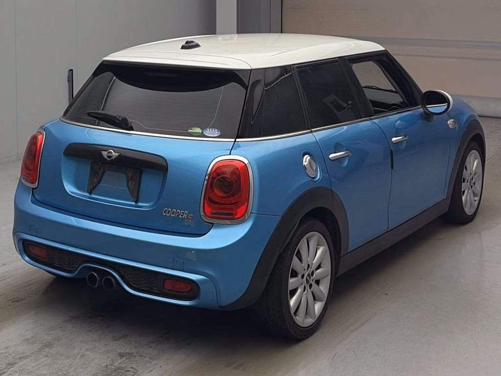 MINI HATCH