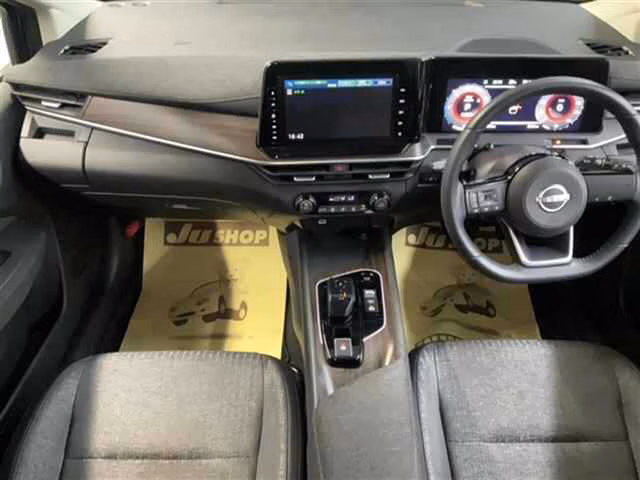 Nissan Aura