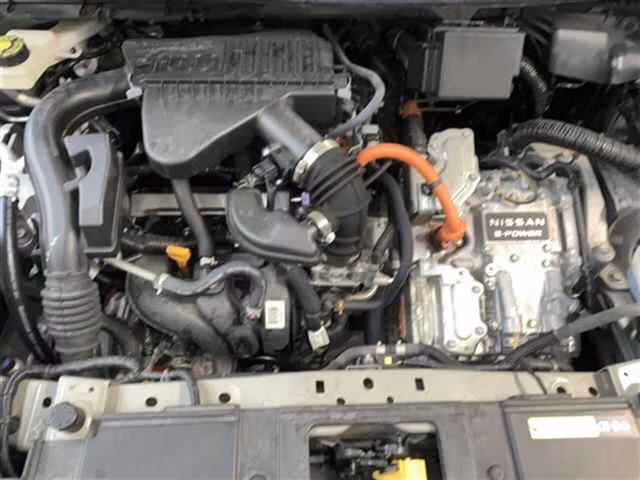 Nissan Aura