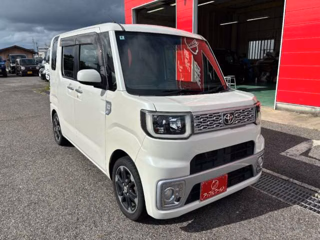 TOYOTA PIXIS MEGA