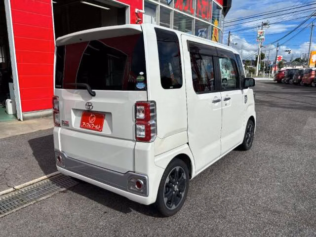 TOYOTA PIXIS MEGA