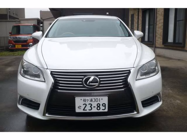 Lexus LS460