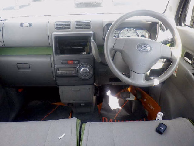 DAIHATSU MOVE CONTE