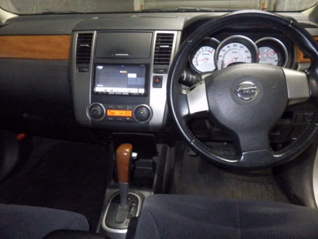 NISSAN TIIDA LATIO