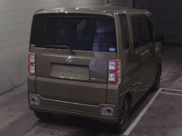 DAIHATSU WAKE