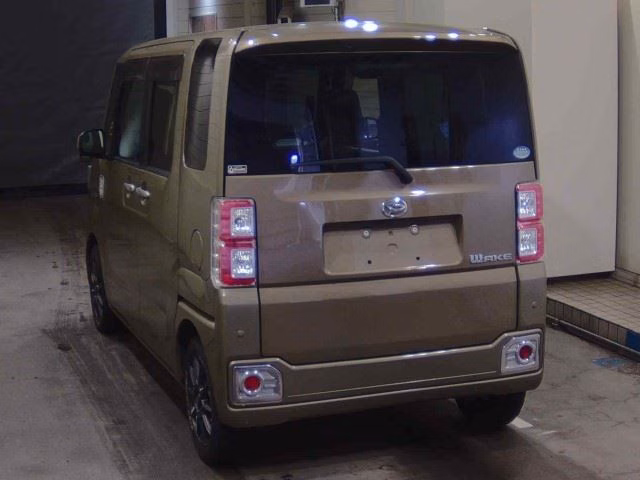 DAIHATSU WAKE