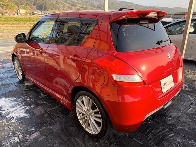 SUZUKI SWIFT