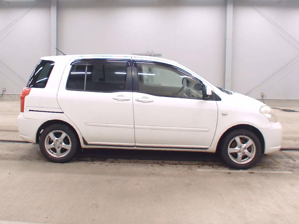 TOYOTA RAUM