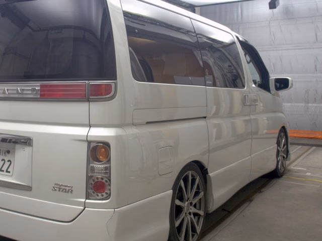 NISSAN ELGRAND