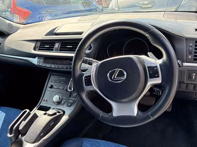 LEXUS CT200H