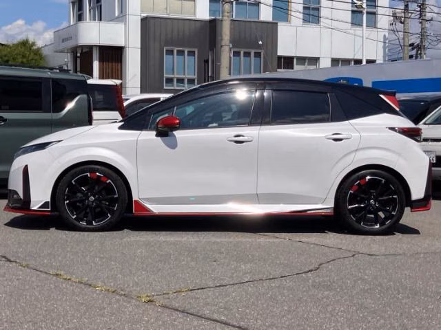 Nissan Aura