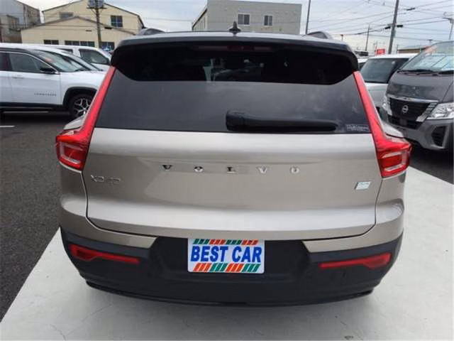 VOLVO EX40