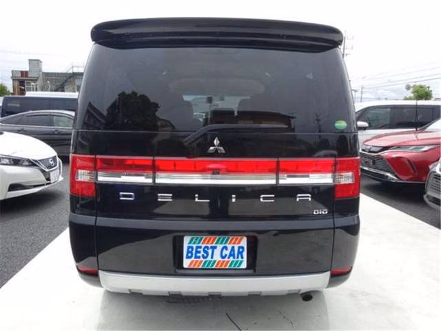 Mitsubishi Delica D:5